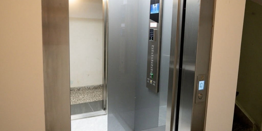 Ugradnja dizala u Splitu: moderan dizajn i premium izvedba na adresi Stepinčeva 19